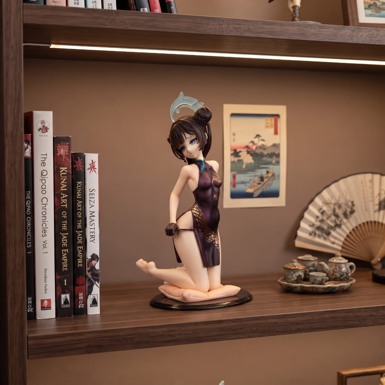 Figurine Ryuuge Kisaki Blue Archive exposée sur une étagère (décor non inclus)