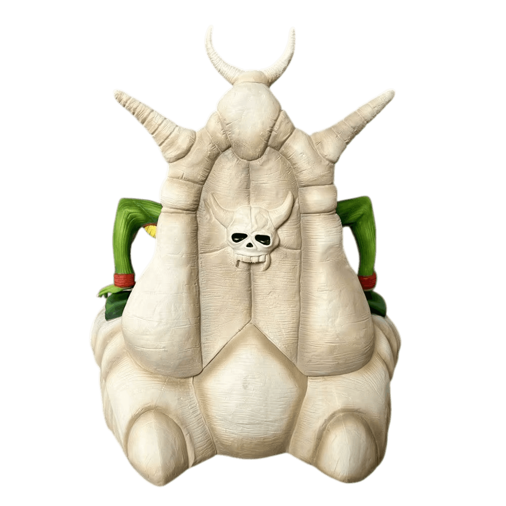 Figurine Piccolo Daimaô Dragon Ball de dos : dossier du trône d'os avec cornes recourbées et crâne sculpté