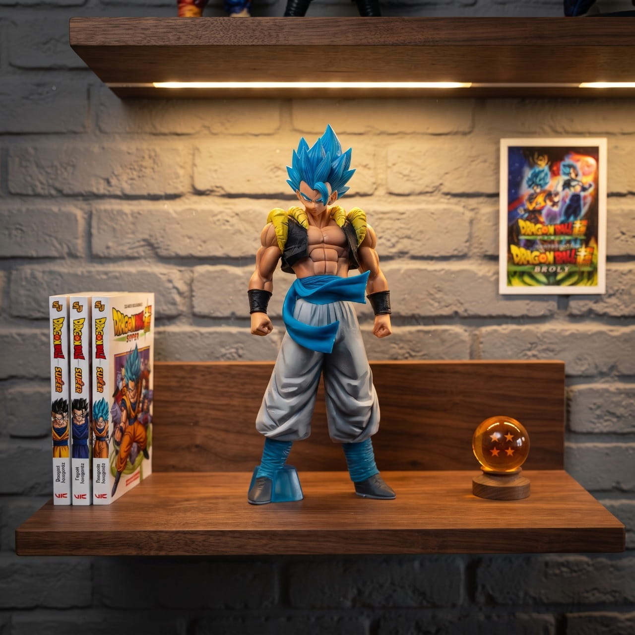 Figurine Gogeta 31 cm exposee sur une etagere (decor non inclus)