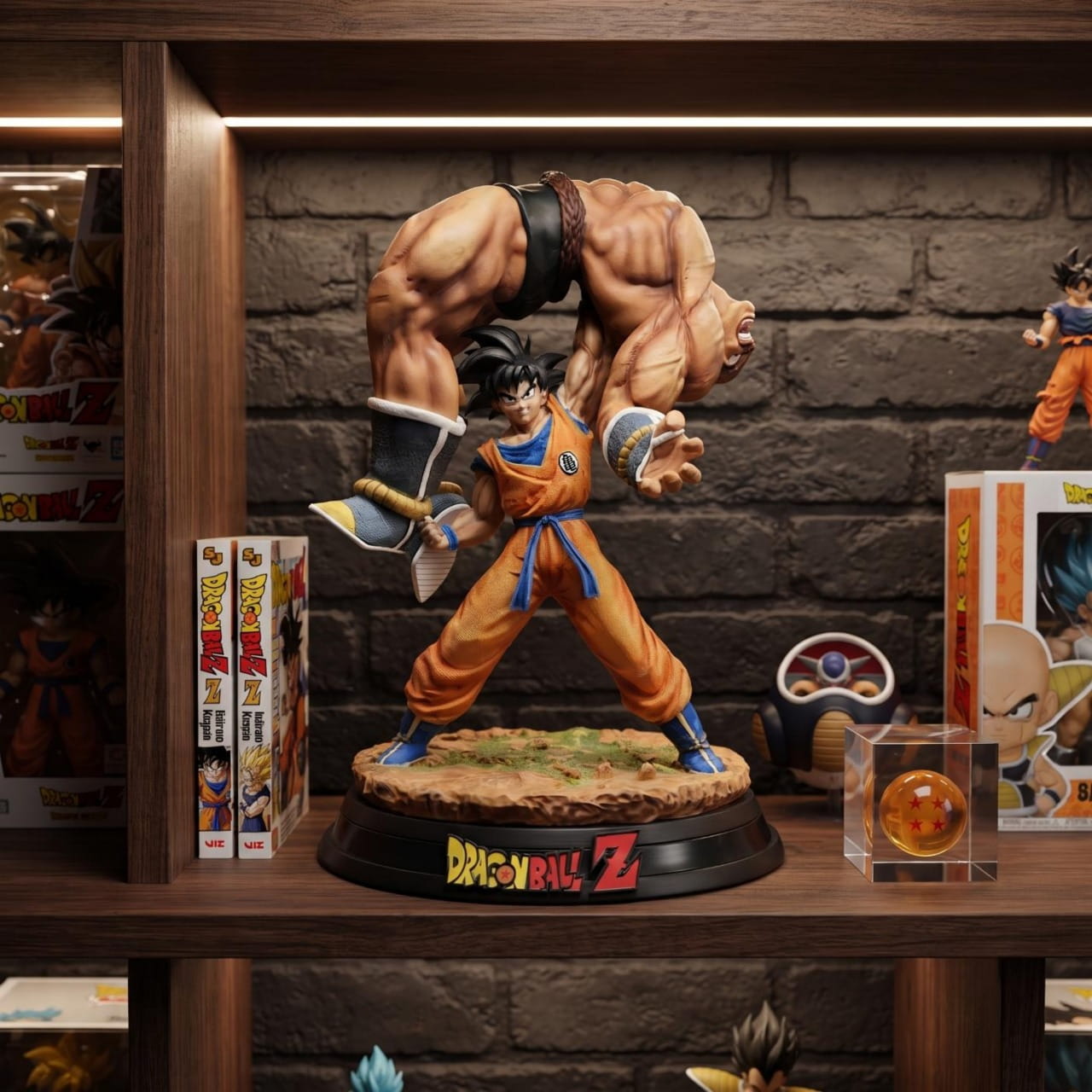 Figurine Goku souleve Nappa Dragon Ball Z - exposee sur une etagere (decor non inclus)