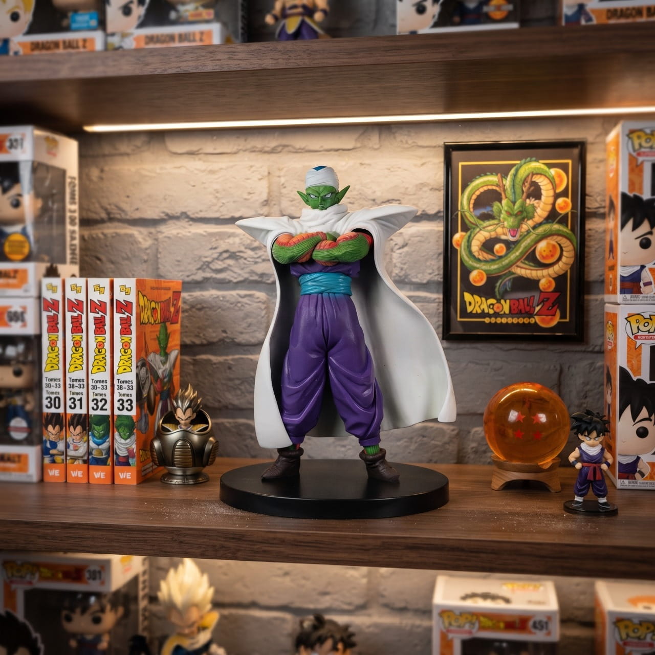 Figurine Piccolo 17 cm exposee sur une etagere (decor non inclus)