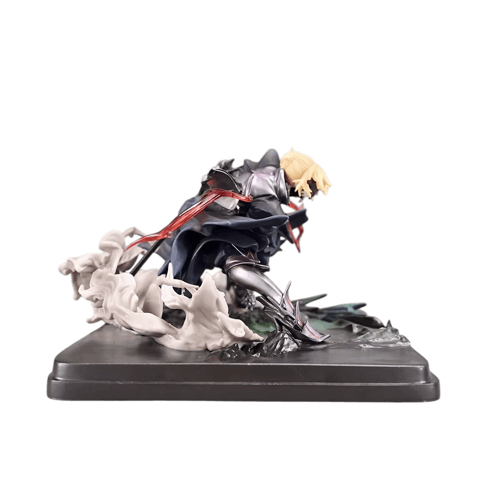 Fate Saber Alter diorama 15 cm in profile: torso bent horizontal, dark helm and blade drawn back behind the character