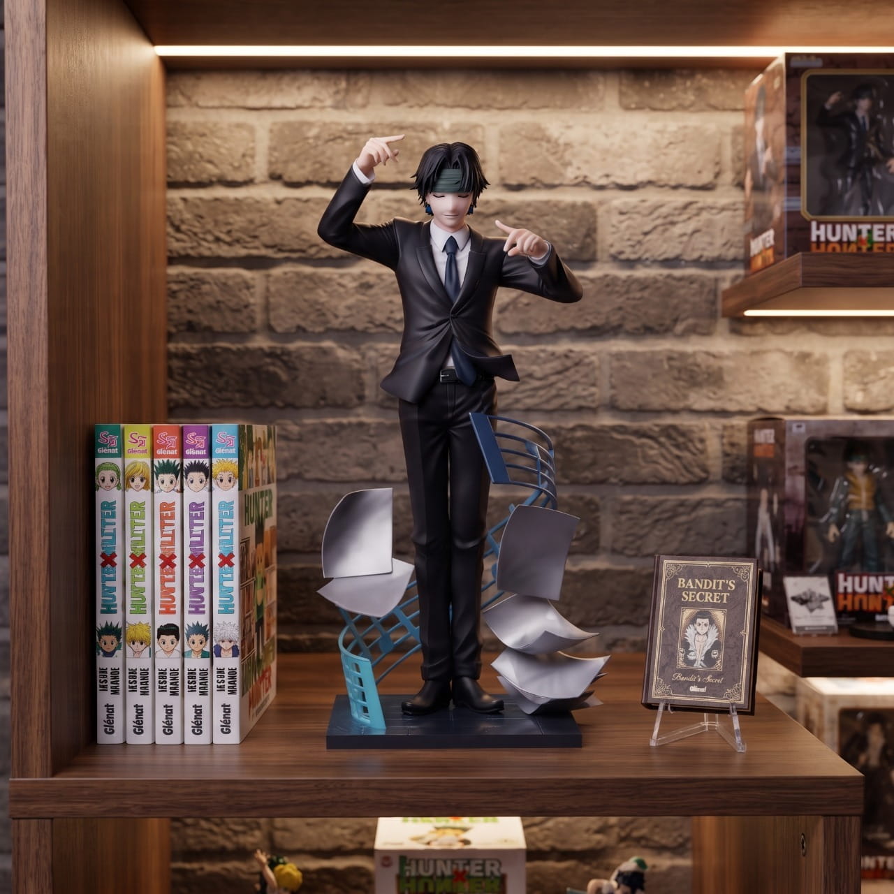 Figurine Chrollo Lucilfer Requiem Hunter x Hunter - exposee sur une etagere (decor non inclus)