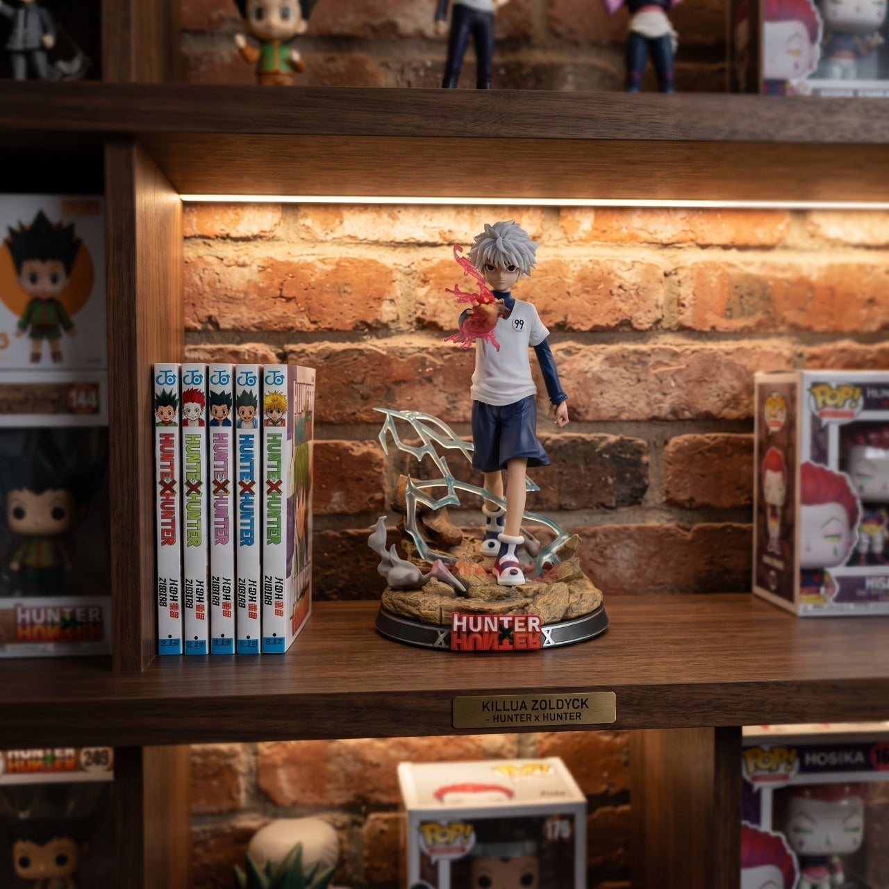 Figurine Killua Zoldyck Hunter x Hunter - exposee sur une etagere (decor non inclus)