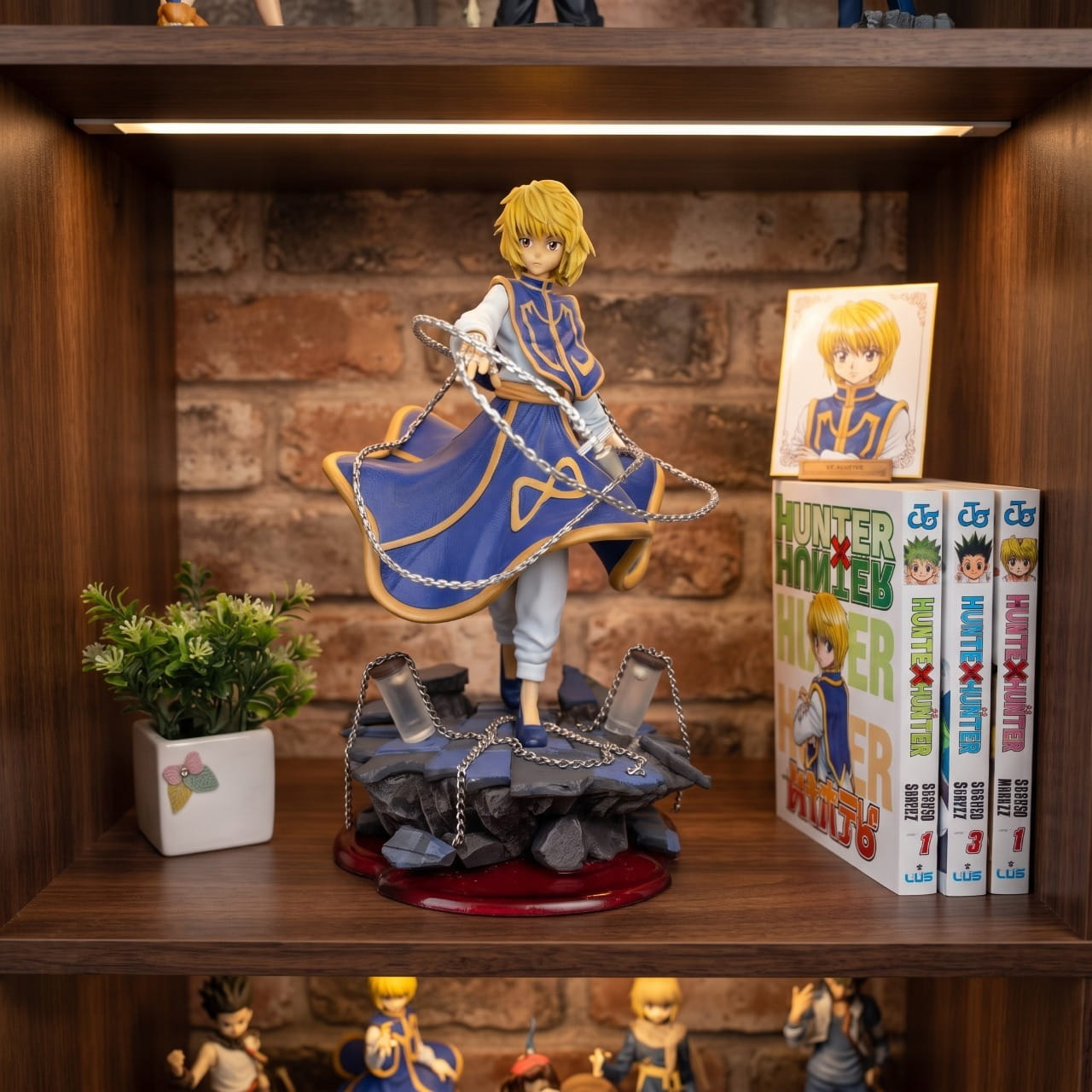 Figurine Kurapika chaines Nen Hunter x Hunter - exposee sur une etagere (decor non inclus)