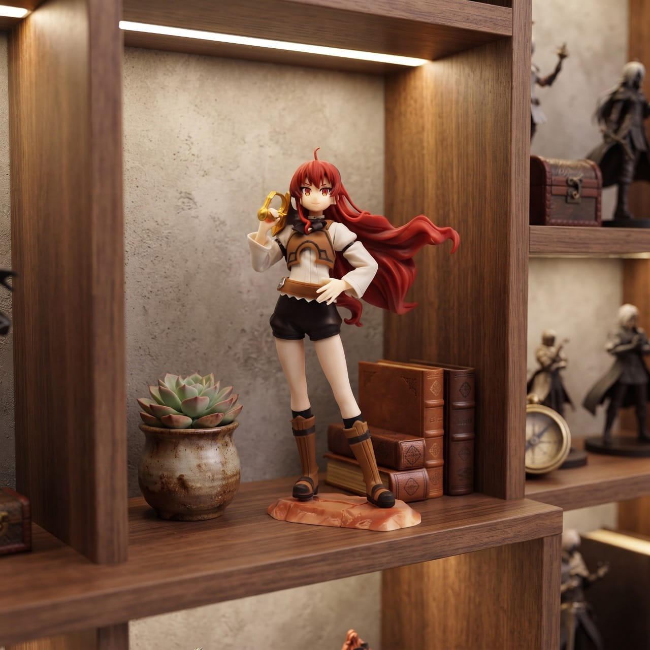 Figurine d'Eris de Mushoku Tensei debout sabre à l'épaule, posée sur une étagère en bois entre un coffre et des livres