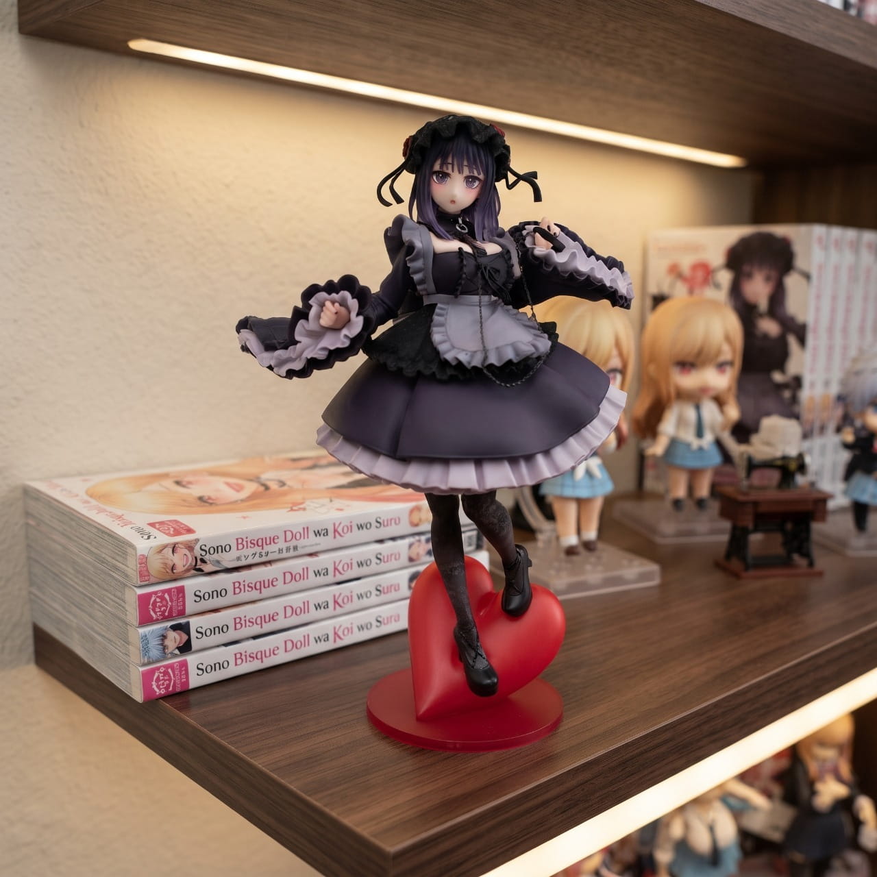 Figurine Marin Kitagawa cosplay Shizuku-tan exposée sur une étagère (décor non inclus)
