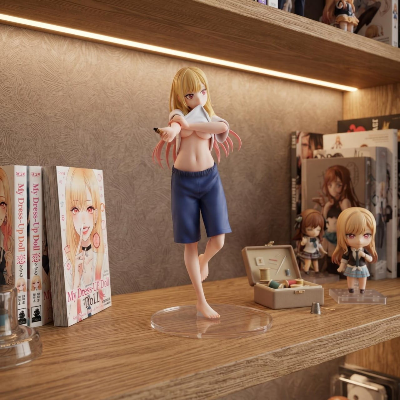 Figurine Marin Kitagawa tenue de sport exposée sur une étagère (décor non inclus)