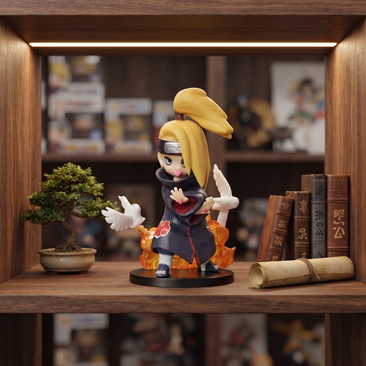 Figurine chibi Deidara et ses oiseaux d'argile, exposée sur une étagère (décor non inclus)