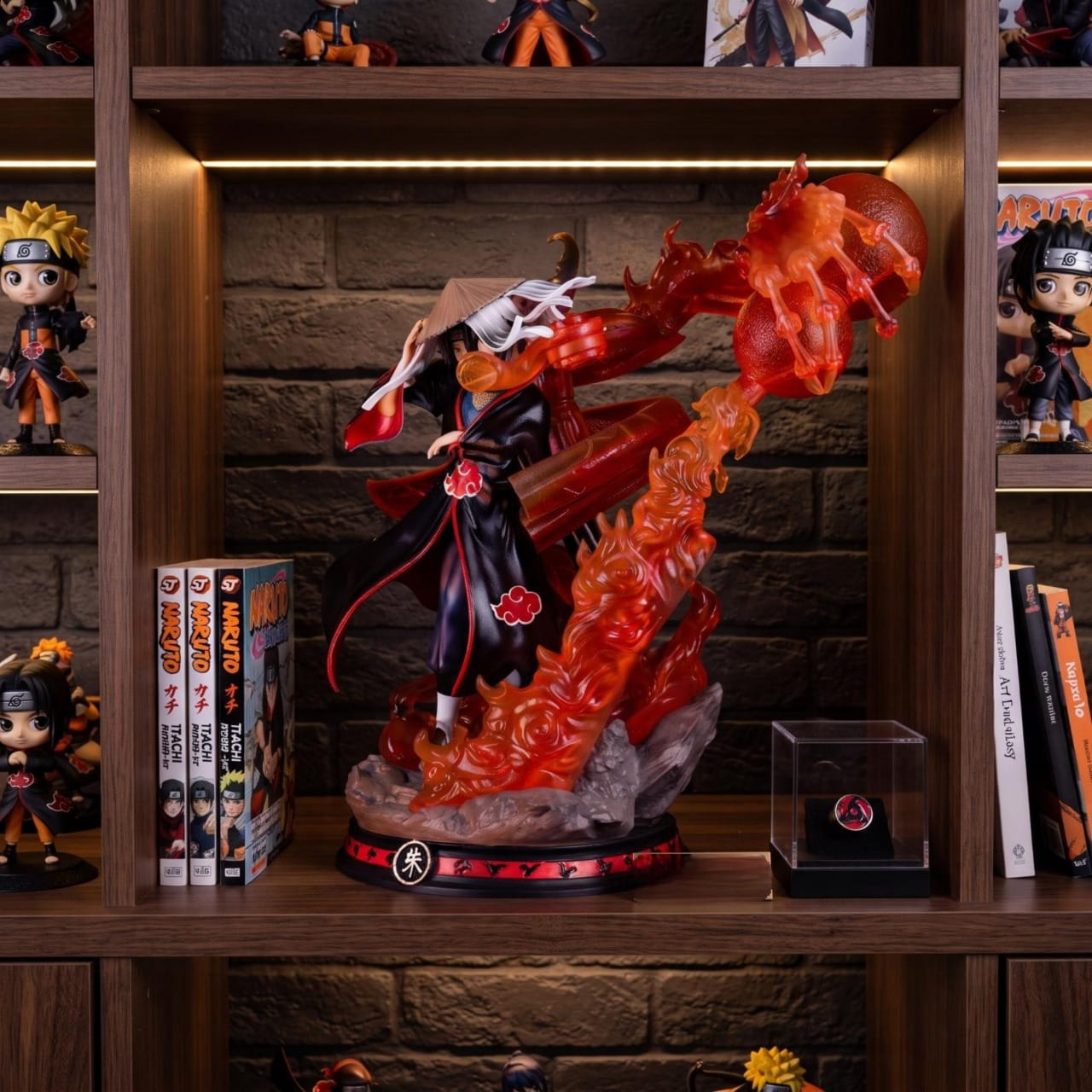Figurine Itachi tenue de voyage Susanoo Naruto - exposee sur une etagere (decor non inclus)