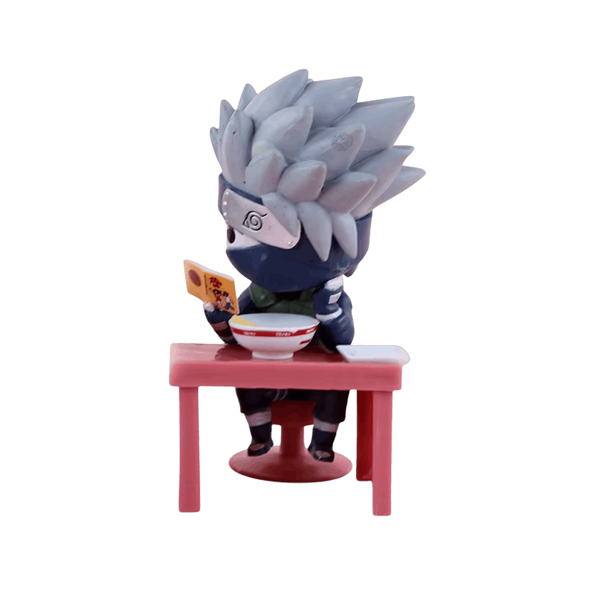 Figurine chibi Kakashi Hatake attablé devant un bol de ramen, son livre en main - face