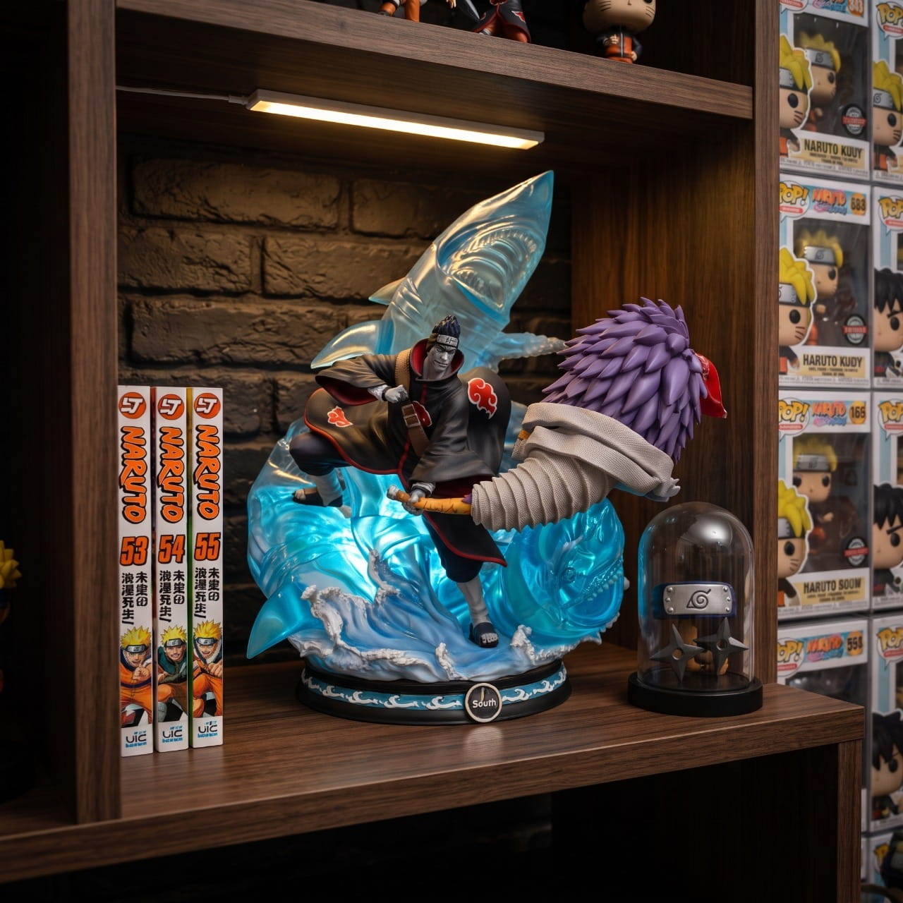 Figurine Kisame requins d'eau Samehada Naruto - exposee sur une etagere (decor non inclus)