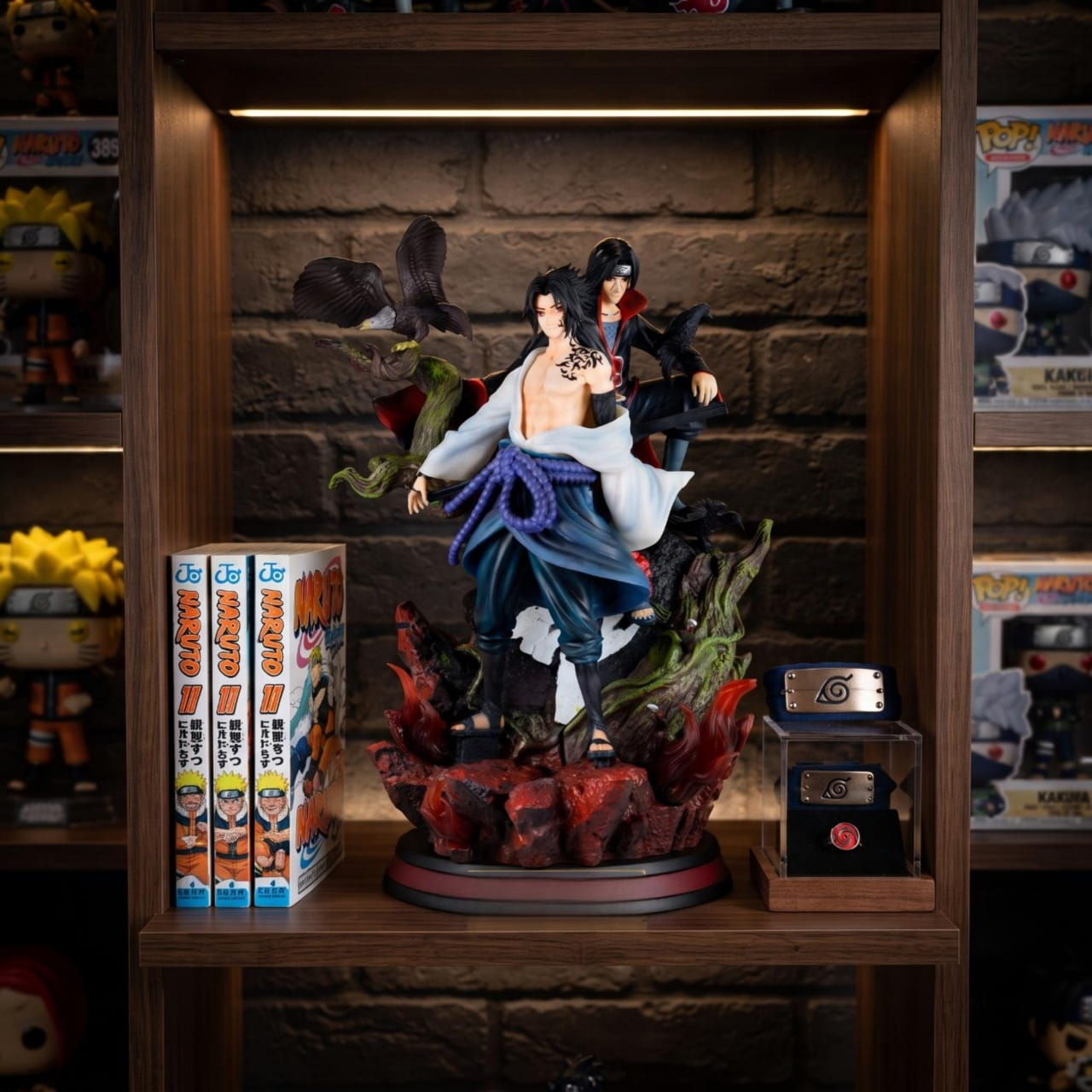 Figurine Sasuke Itachi freres Uchiha Naruto - exposee sur une etagere (decor non inclus)