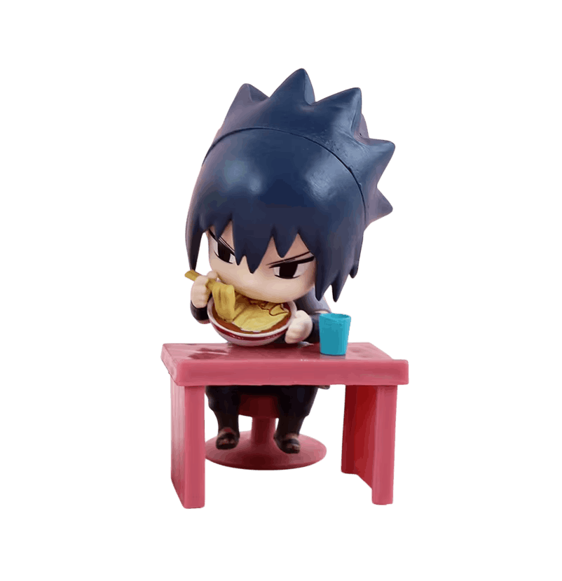 Figurine chibi Sasuke Uchiha attablé devant un bol de ramen - face
