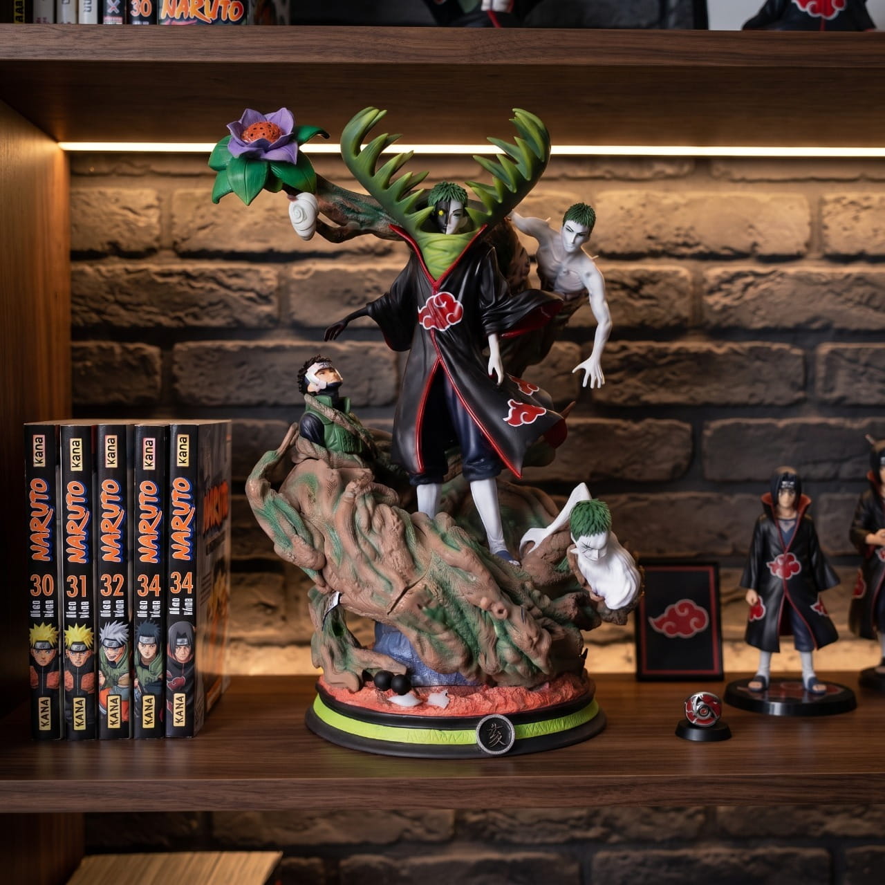Figurine Zetsu et Yamato Naruto - exposee sur une etagere (decor non inclus)
