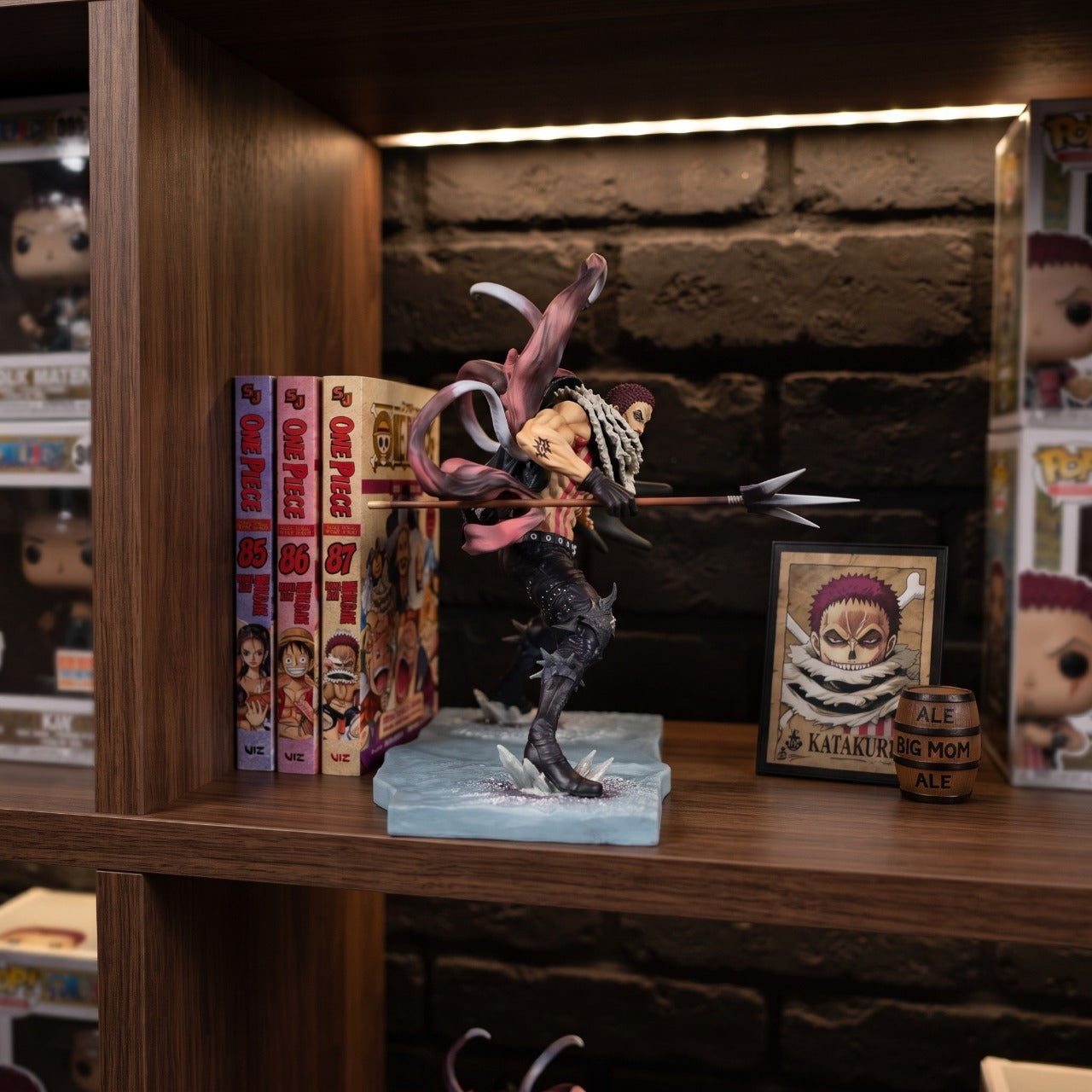 Figurine Charlotte Katakuri mochi One Piece - exposee sur une etagere (decor non inclus)