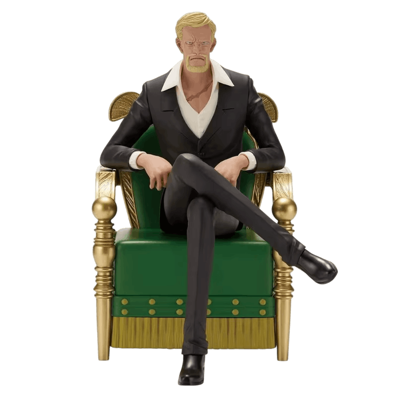 Figurine One Piece Saint Shepherd Ju Peter 14 cm, cheveux blonds, costume noir, jambes croisées dans son fauteuil vert et or