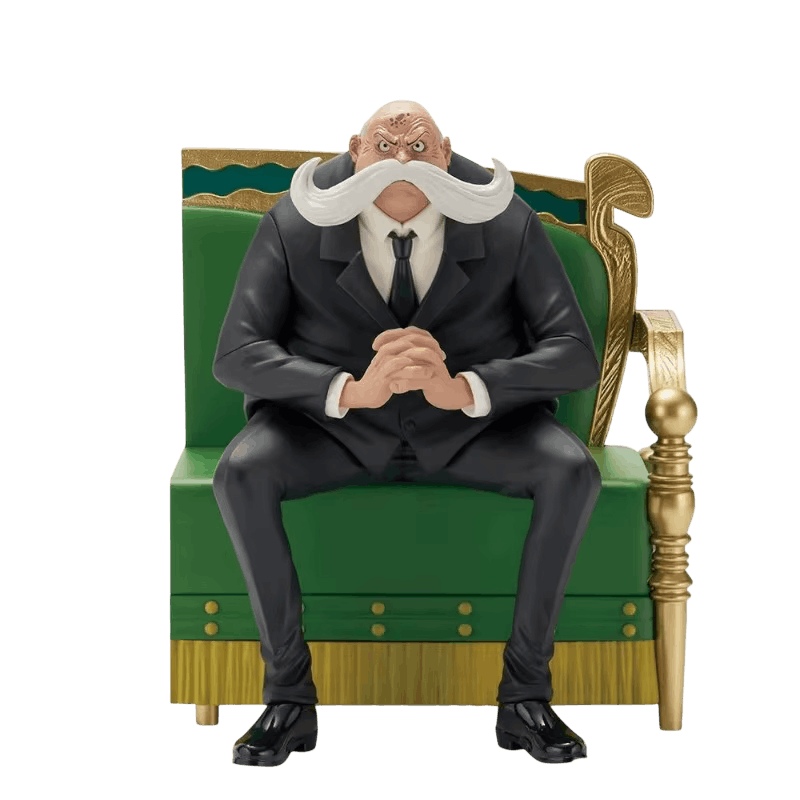 Figurine One Piece Saint Topman Warcury 12 cm, costume noir, mains jointes, immense moustache blanche relevée, sur une banquette verte et or