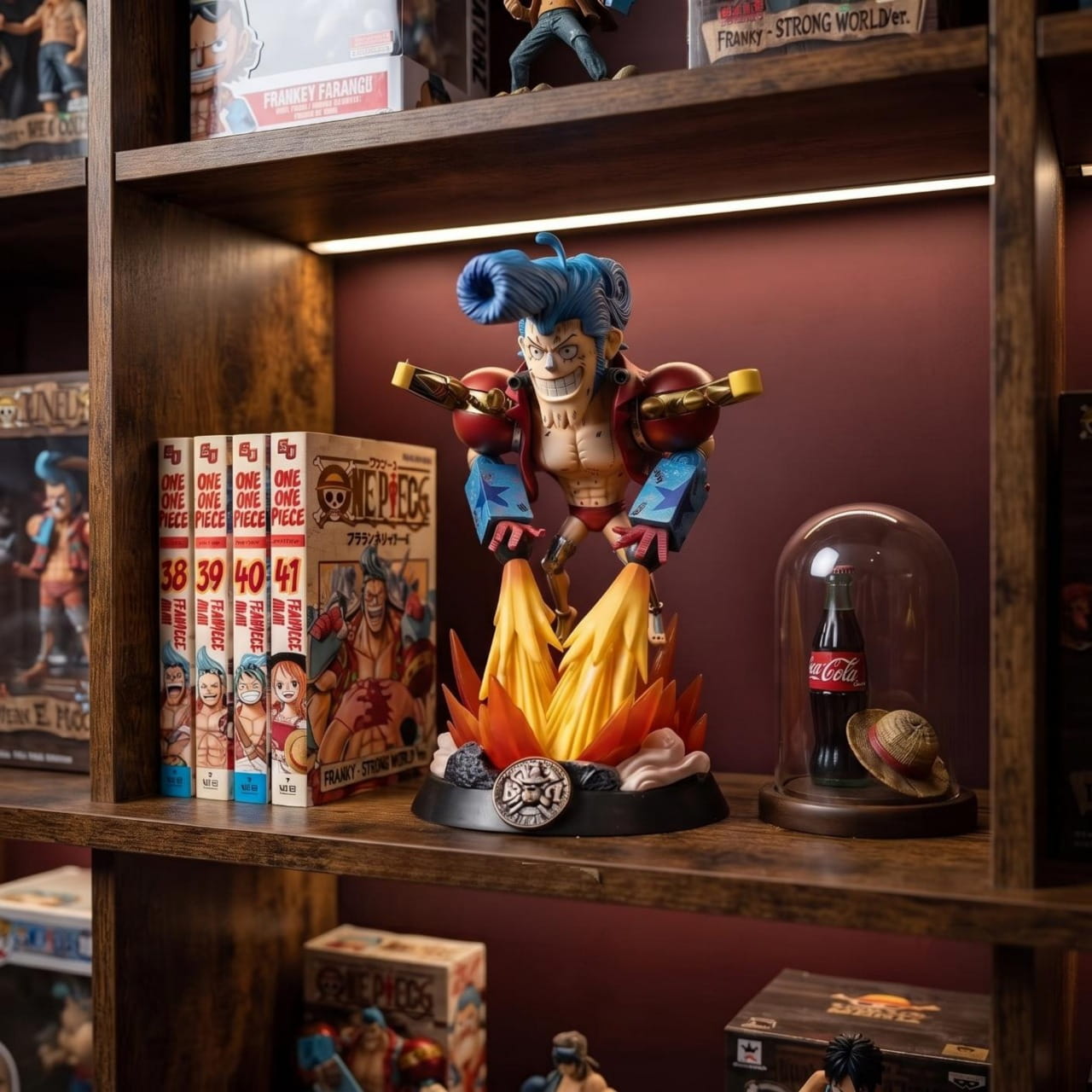 Figurine Franky pose super One Piece - exposee sur une etagere (decor non inclus)