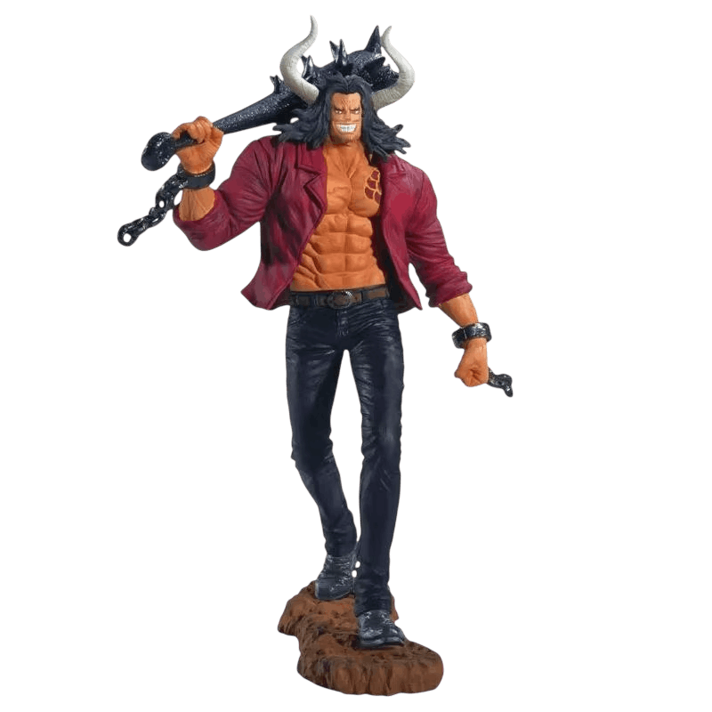 Figurine Kaido One Piece de face : grandes cornes, longs cheveux noirs, veste bordeaux ouverte, massue à pointes sur l'épaule, menottes et chaînes, socle rocheux