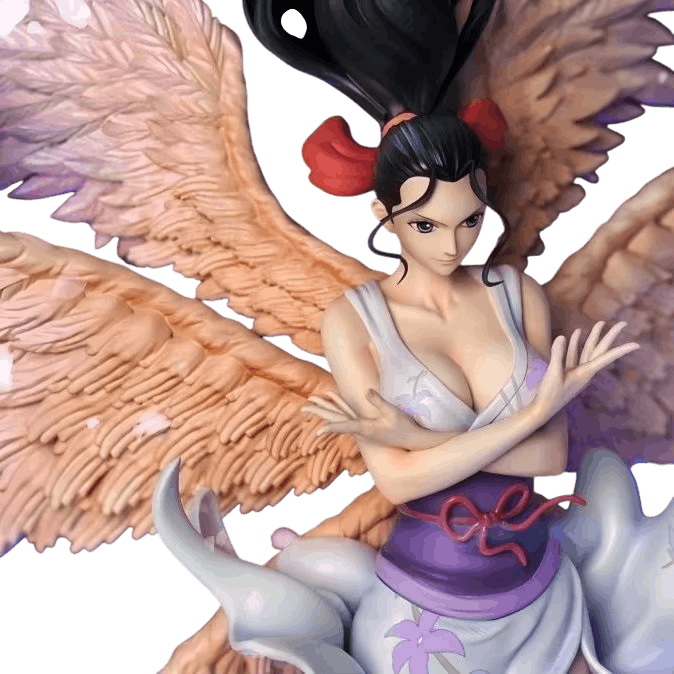 Gros plan sur la figurine Nico Robin Mil Fleurs : bras croisés, kimono de Wano et ailes