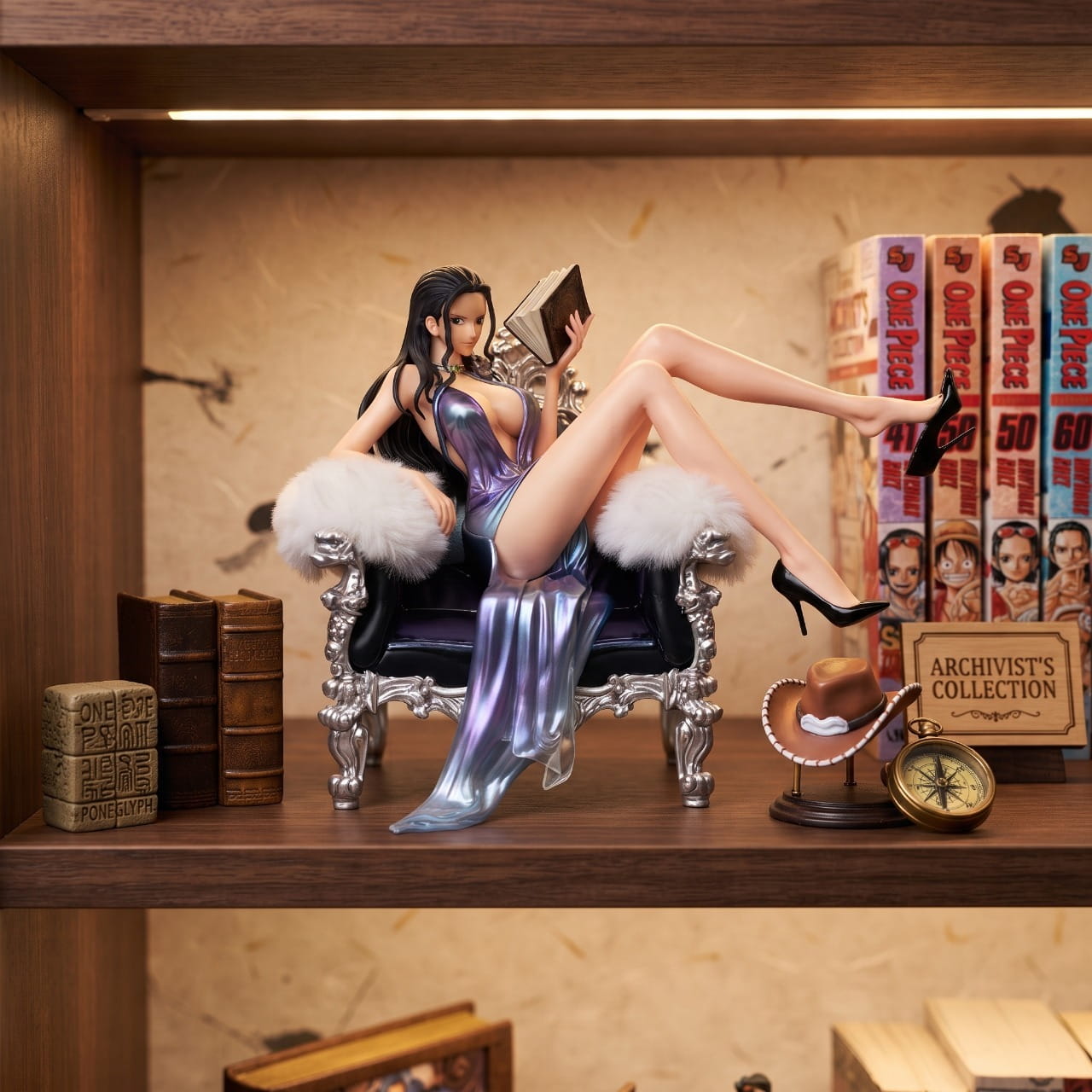 Figurine Nico Robin sofa One Piece - exposee sur une etagere (decor non inclus)