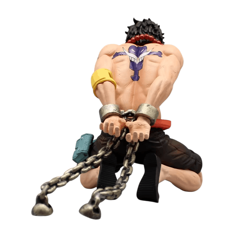 Figurine Portgas D. Ace One Piece de dos : tatouage du pavillon de Barbe Blanche, menottes et chaînes