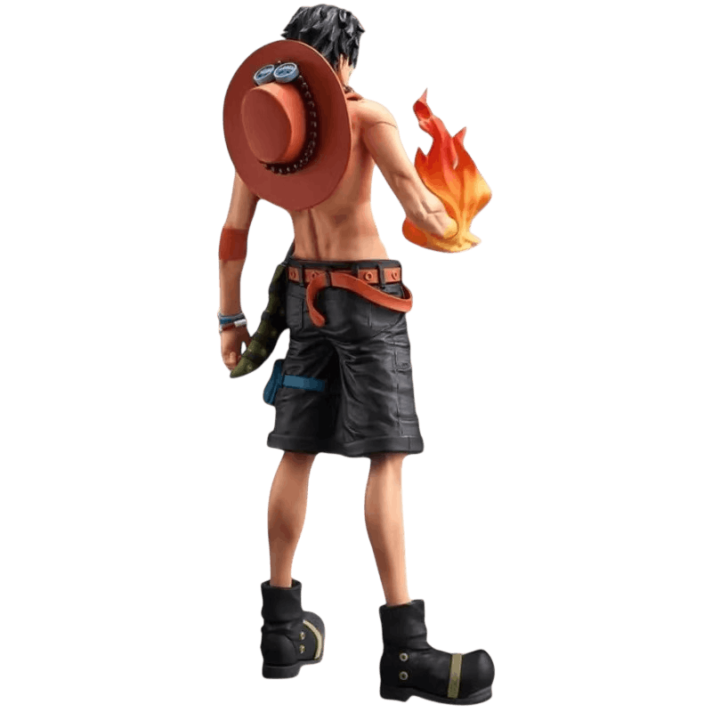 Figurine Portgas D. Ace One Piece de dos : chapeau orange porté dans le dos, short noir et bottes