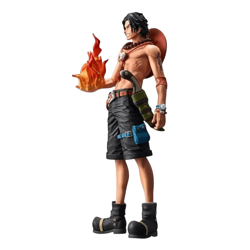 Figurine Portgas D. Ace One Piece de trois quarts : flamme au creux de la main, tatouage ASCE, poignard vert à la ceinture