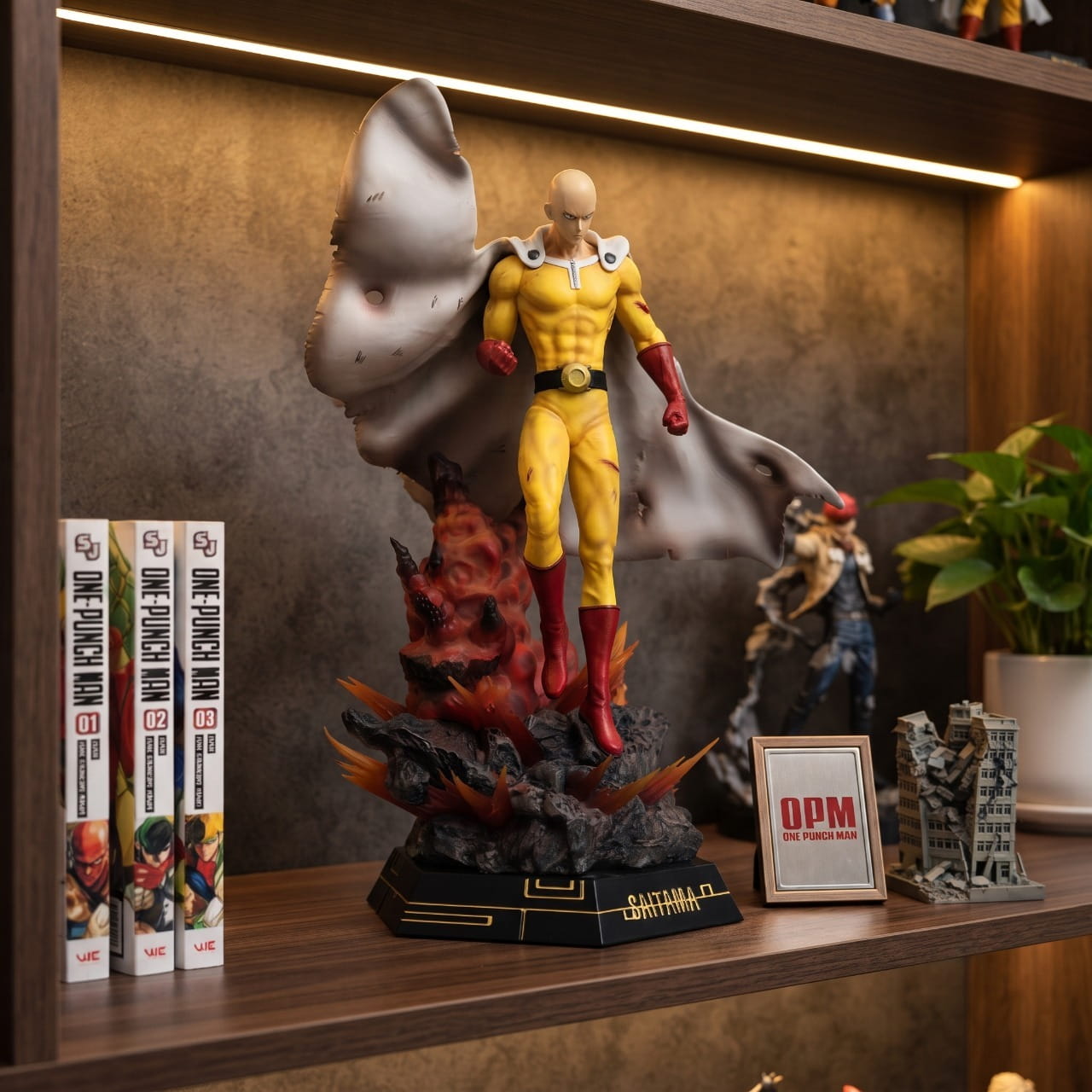 Figurine Saitama One Punch Man - exposee sur une etagere (decor non inclus)