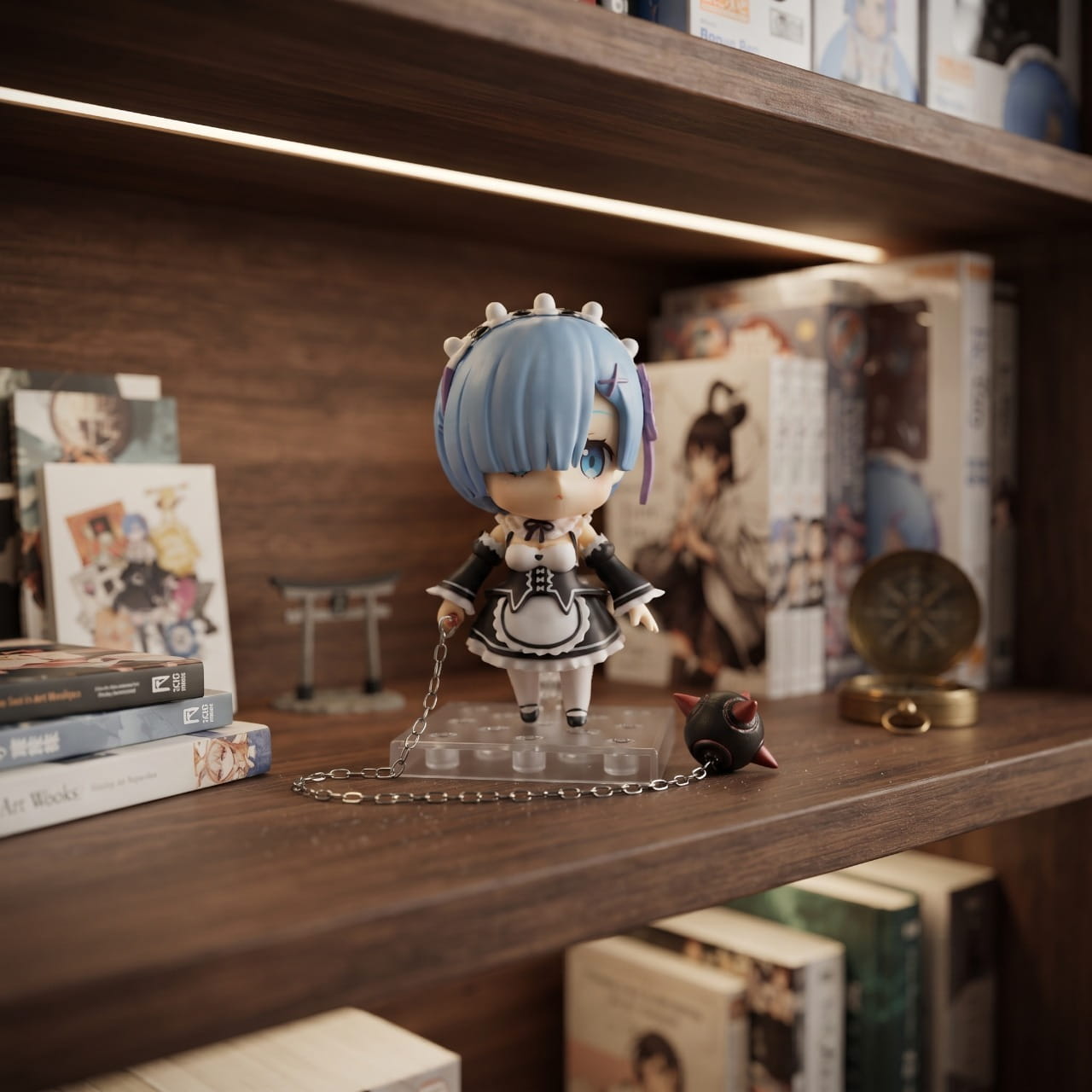 Figurine chibi Rem de Re:Zero en tenue de servante, exposée sur une étagère (décor non inclus)