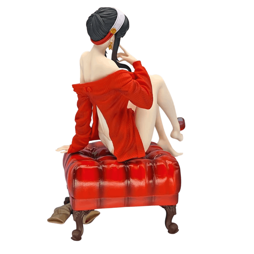 Figurine Spy x Family Yor 20 cm vue de dos : dos du pull en maille rouge, pieds de bois sombre galbés du pouf capitonné