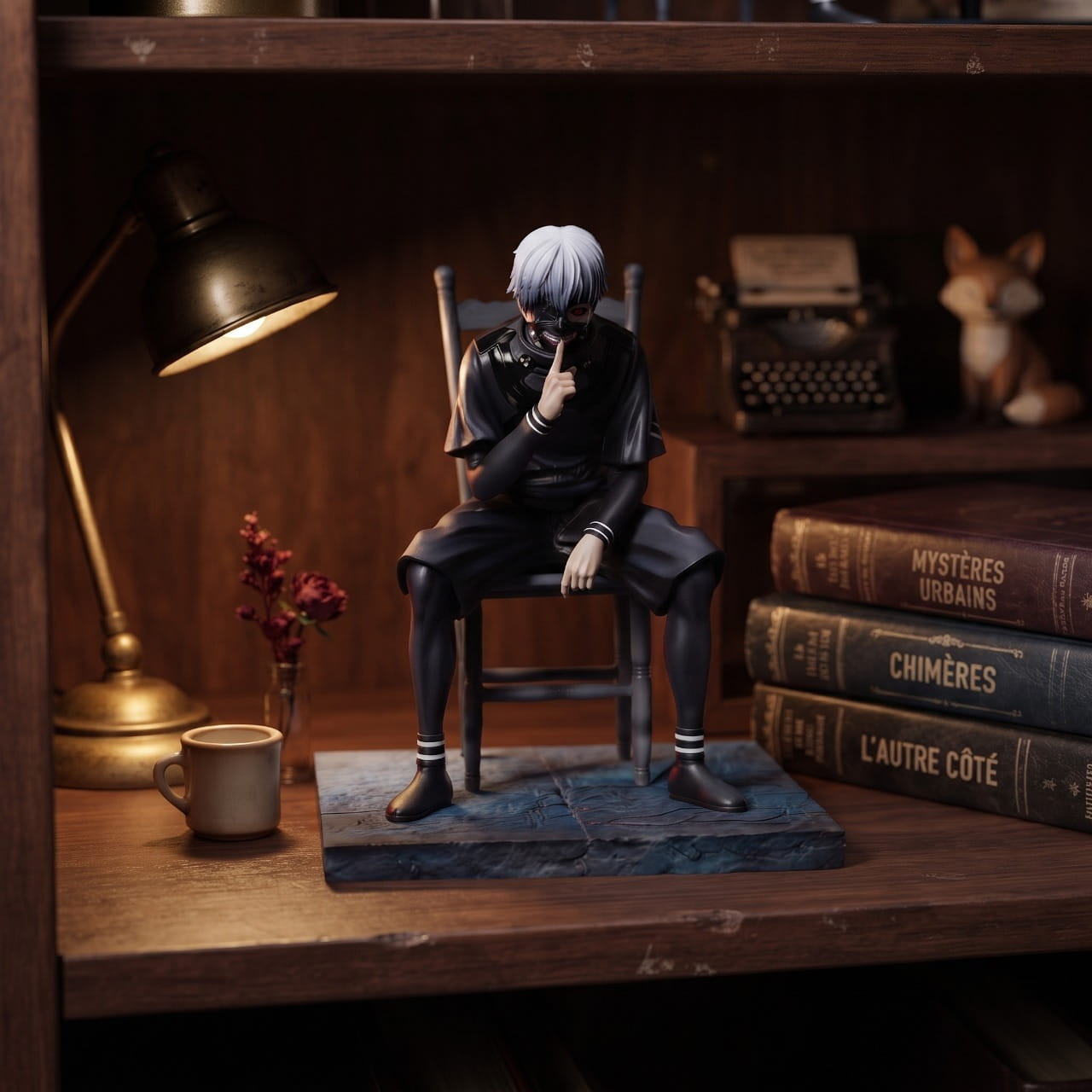 Figurine Tokyo Ghoul – Ken Kaneki Assis 20 cm, exposée sur une étagère (décor non inclus)