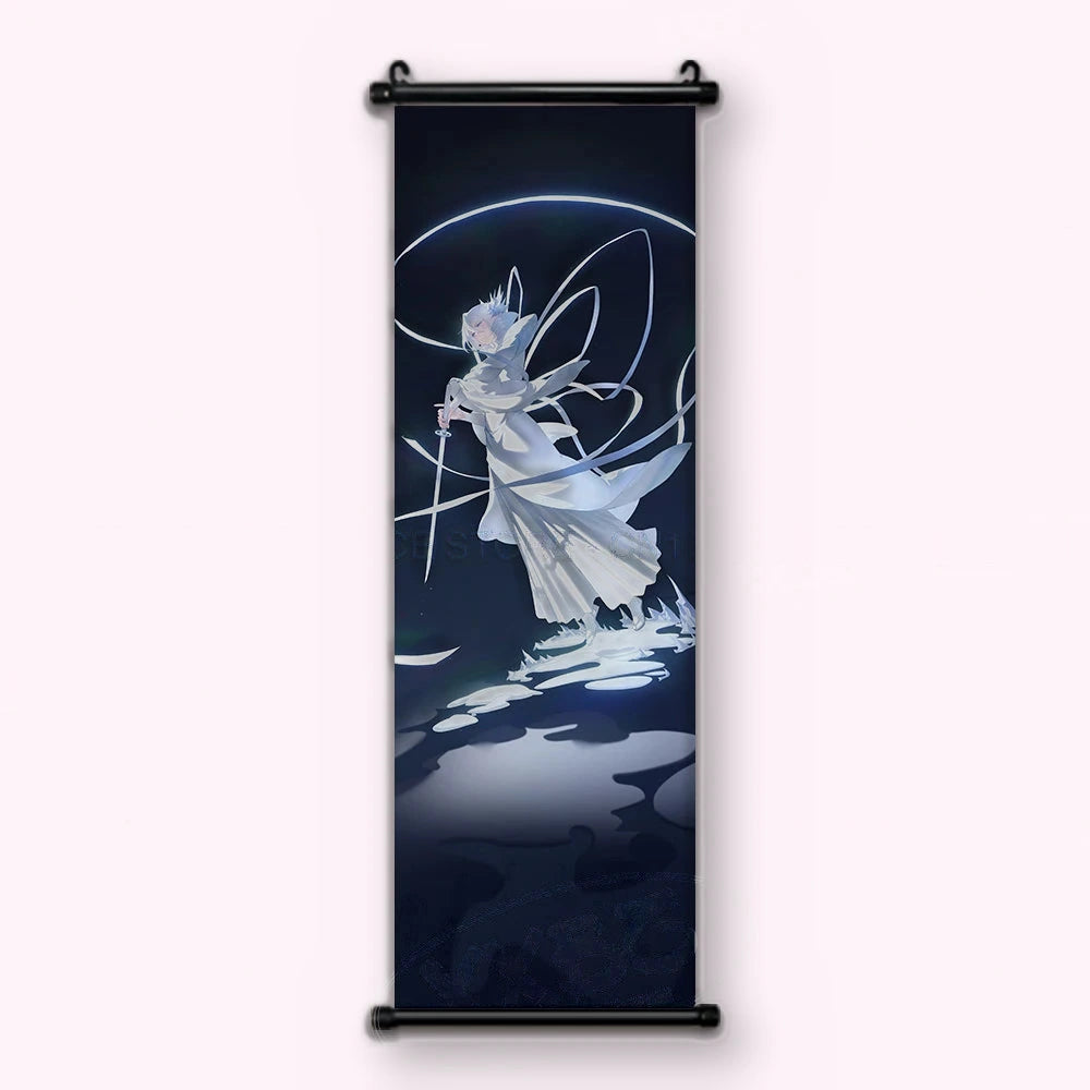 silhouette en kimono blanc, sabre pointé vers le bas et longs rubans sur fond noir, kakémono vu de face