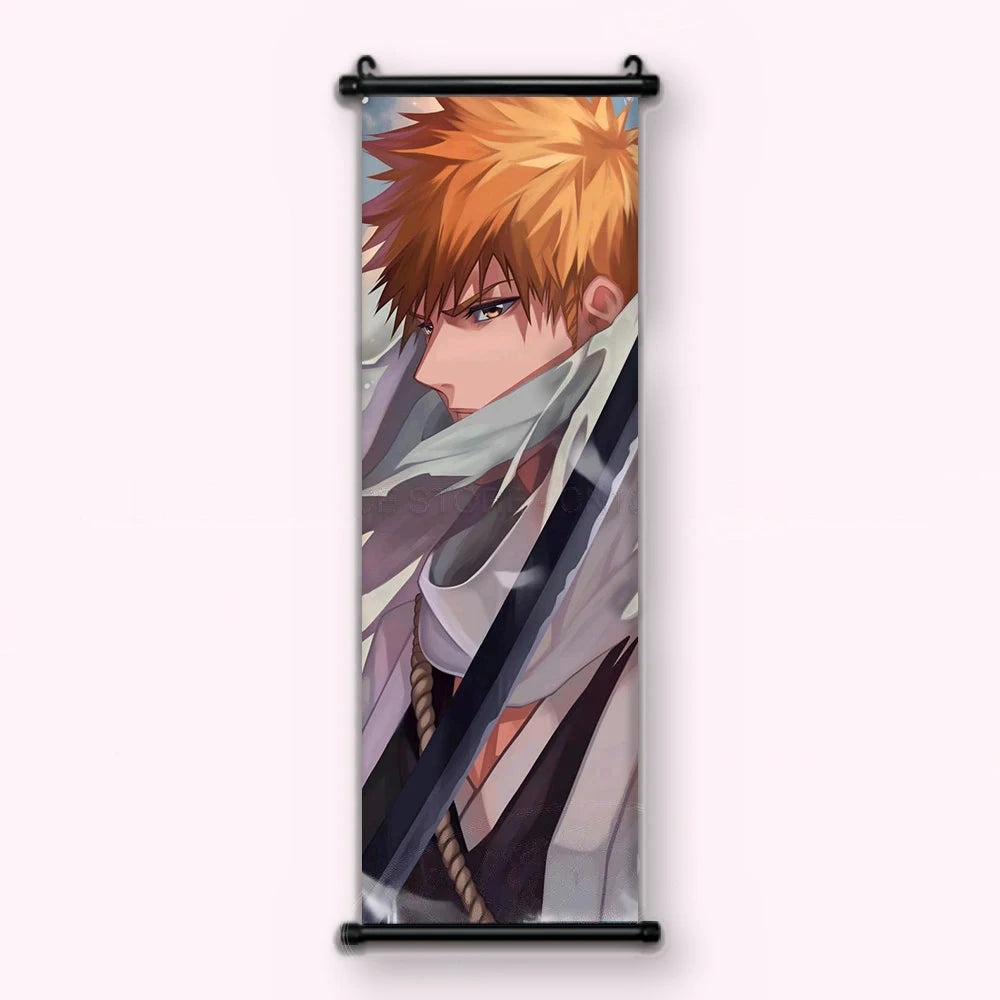 Ichigo de profil, écharpe et haori blancs, lame noire en travers du cadre, kakémono vu de face