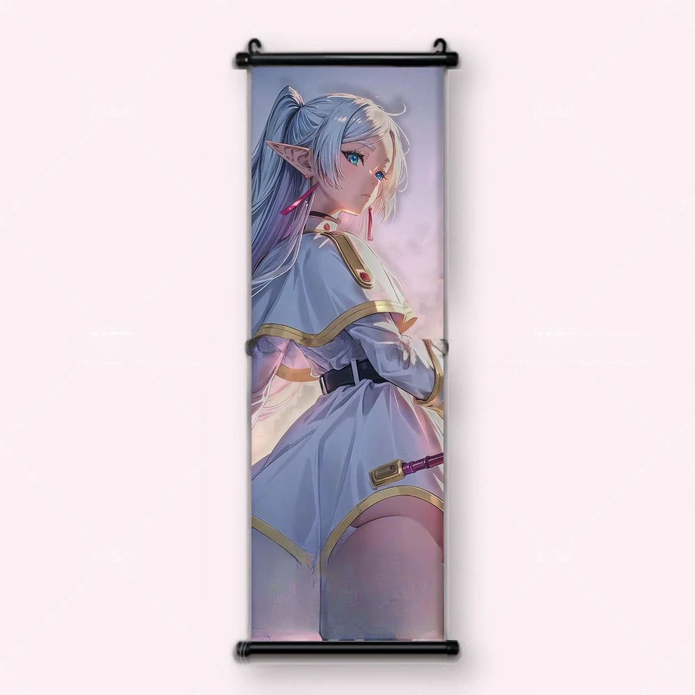 Kakémono Frieren, Frieren vue de dos, tournée vers l'épaule, sur un fond rose pâle, vu de face : toile tendue entre ses deux baguettes de bois, cordon de suspension fourni