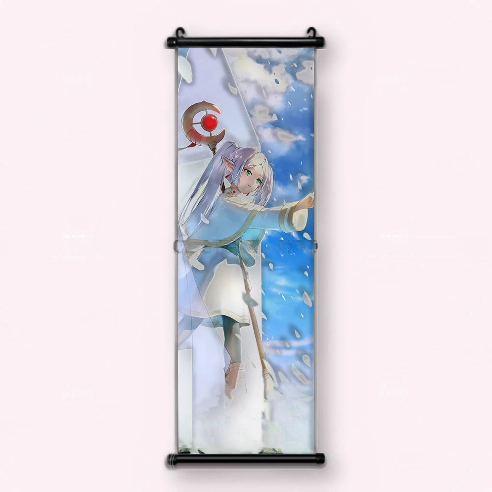 Kakémono Frieren, Frieren en plein envol, bâton tendu, sous une pluie de pétales blanches, vu de face : toile tendue entre ses deux baguettes de bois, cordon de suspension fourni