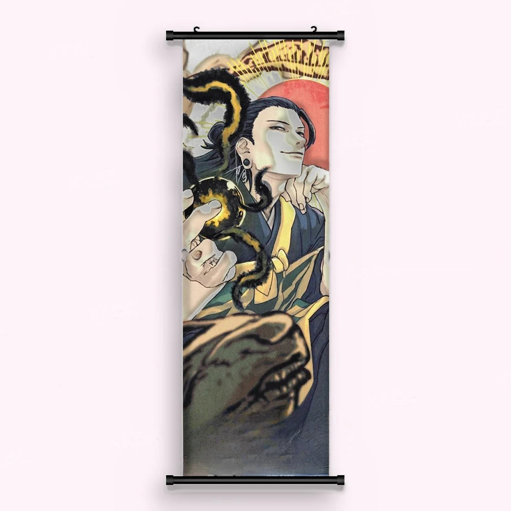 Kakémono Jujutsu Kaisen Suguru Geto entouré de serpents noirs et dorés, vu de face : toile imprimée tendue entre ses deux baguettes de bois, cordon de suspension fourni