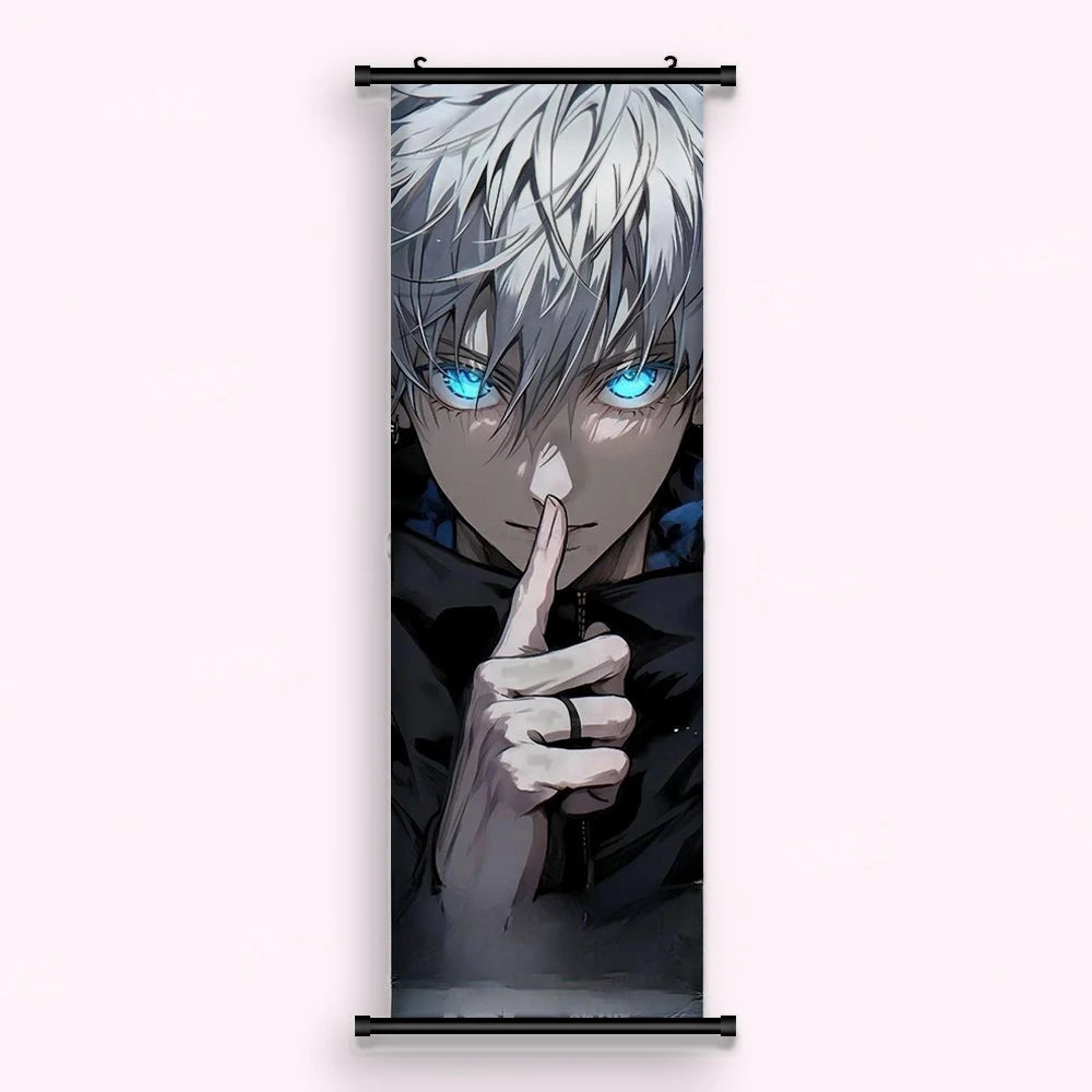 Kakémono Jujutsu Kaisen Satoru Gojo, l'index posé sur les lèvres, vu de face : toile imprimée tendue entre ses deux baguettes de bois, cordon de suspension fourni