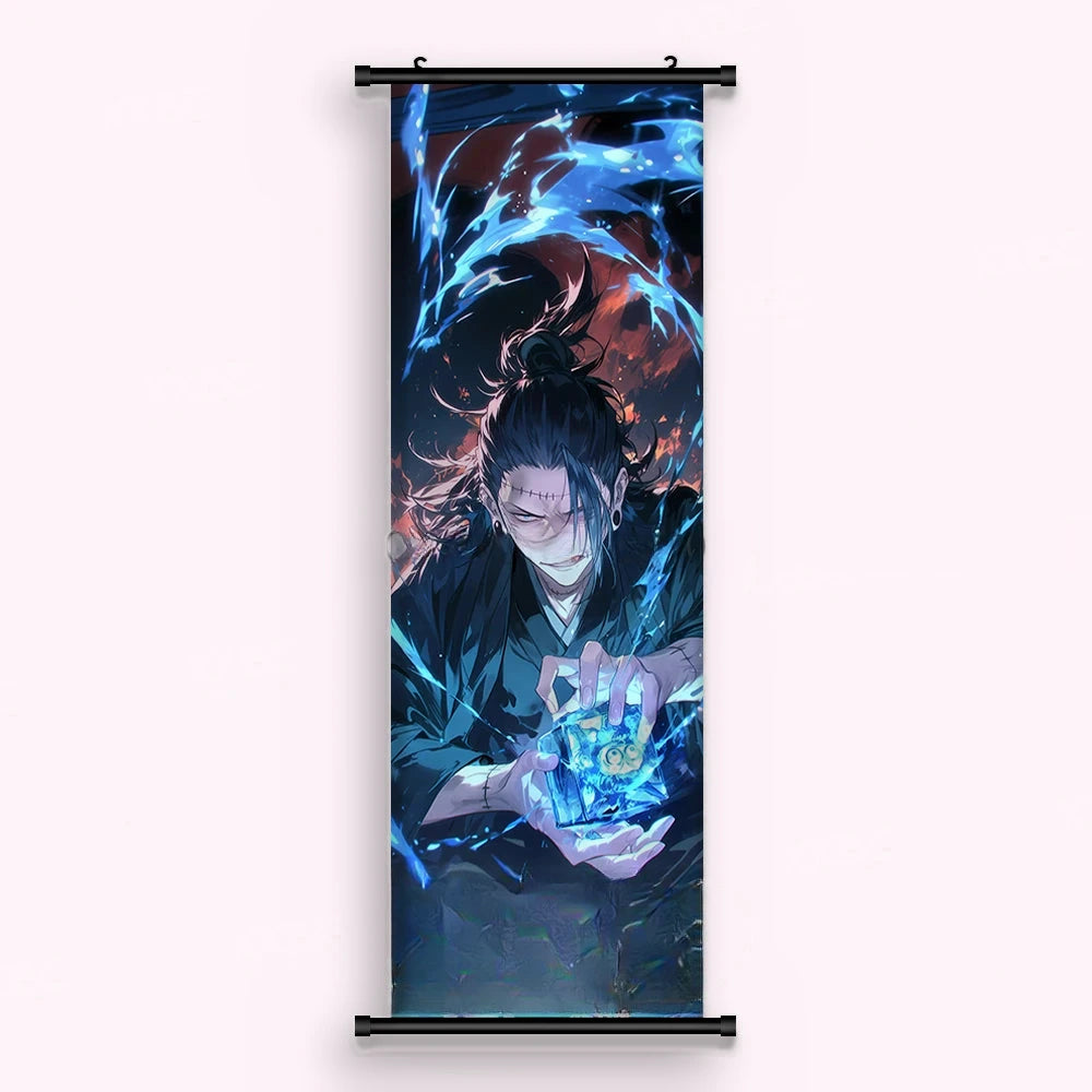 Kakémono Jujutsu Kaisen Kenjaku au front cousu, tenant un cube d'énergie bleue, vu de face : toile imprimée tendue entre ses deux baguettes de bois, cordon de suspension fourni