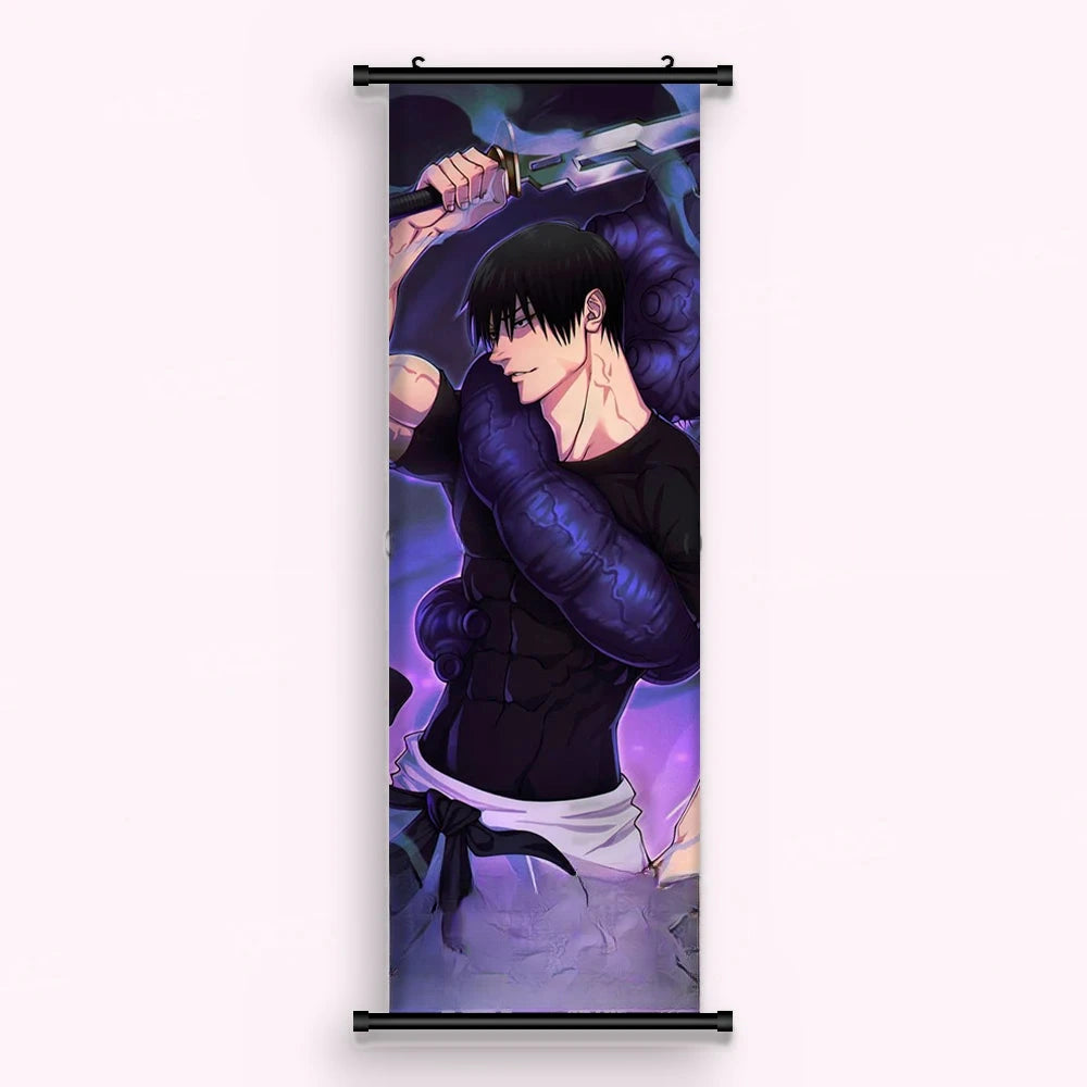 Kakémono Jujutsu Kaisen Toji Fushiguro dégainant une lame par-dessus l'épaule, vu de face : toile imprimée tendue entre ses deux baguettes de bois, cordon de suspension fourni