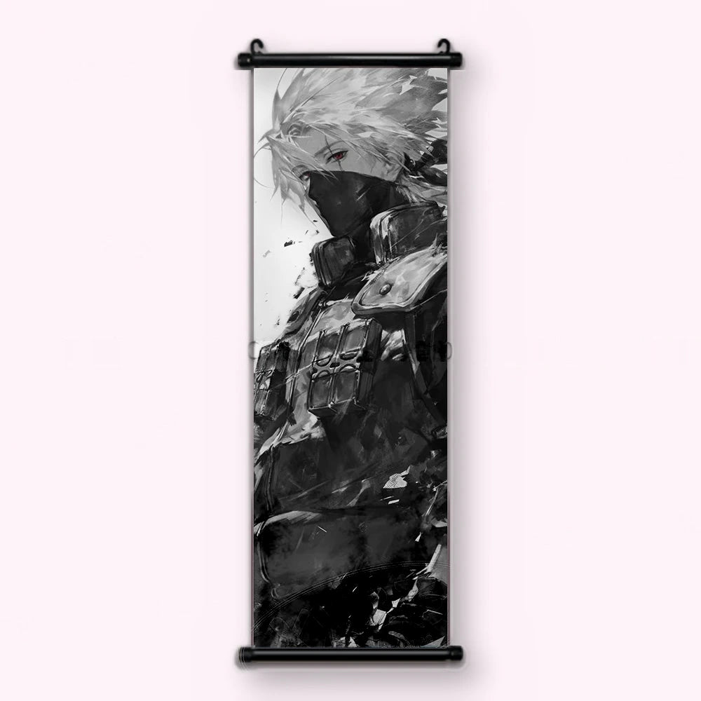 Kakémono Naruto, Kakashi de trois quarts en gilet à poches, en niveaux de gris, vu de face : toile tendue entre ses deux baguettes de bois, cordon de suspension fourni