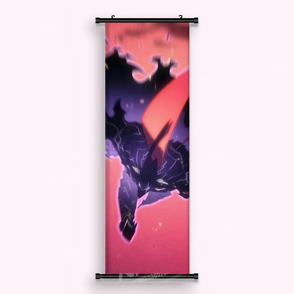Kakémono Solo Leveling, une créature ailée découpée en noir sur un fond rouge et rose, vu de face : toile tendue entre ses deux baguettes de bois, cordon de suspension fourni