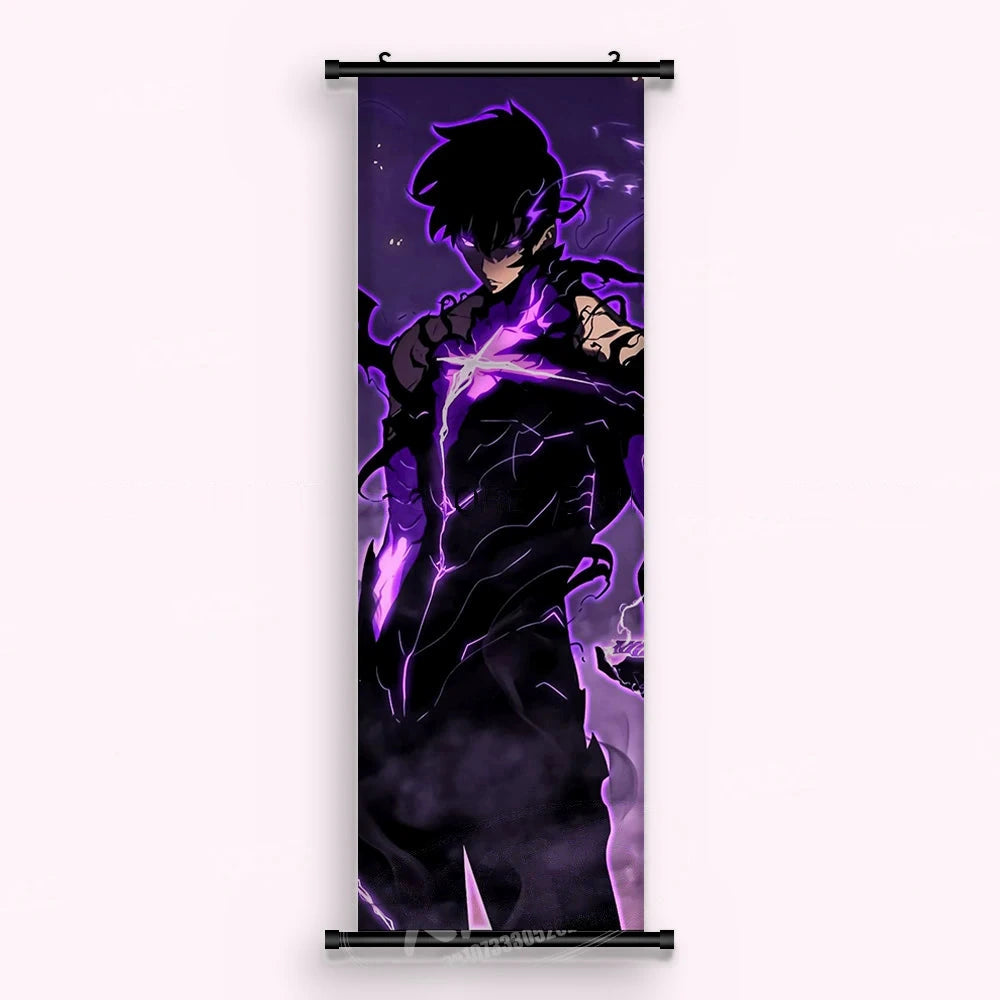 Kakémono Solo Leveling, Sung Jinwoo de face, le torse pris dans des éclairs violets sur fond noir, vu de face : toile tendue entre ses deux baguettes de bois, cordon de suspension fourni