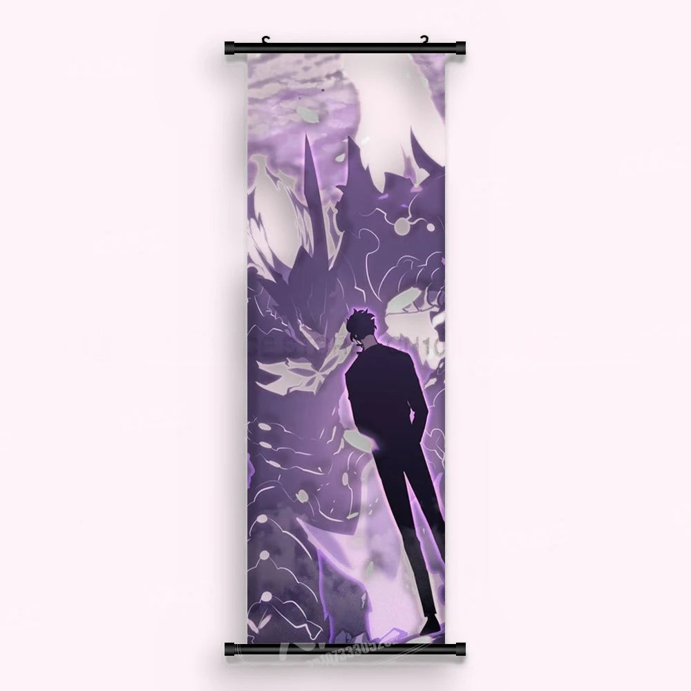 Kakémono Solo Leveling, Sung Jinwoo de dos, minuscule, devant une bête violette aux écailles dressées, vu de face : toile tendue entre ses deux baguettes de bois, cordon de suspension fourni