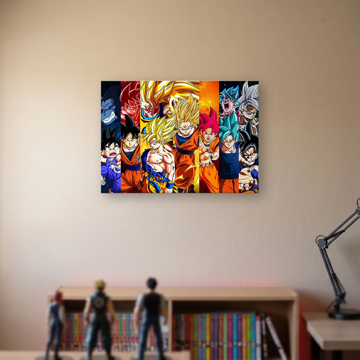 Poster Dragon Ball Son Goku — neuf bandes colorées, paysage, accroché sans cadre sur le mur beige d'une chambre, au-dessus d'une étagère de tomes de manga et de figurines