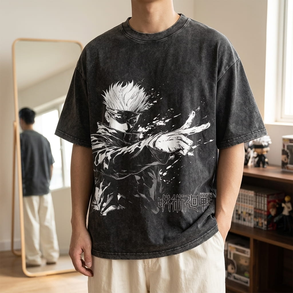 Washed black Jujutsu Kaisen T-shirt worn, Satoru Gojo in profile, arm outstretched and blindfold over his eyes, surrounded by white splashes, printed on the front (decor not included)